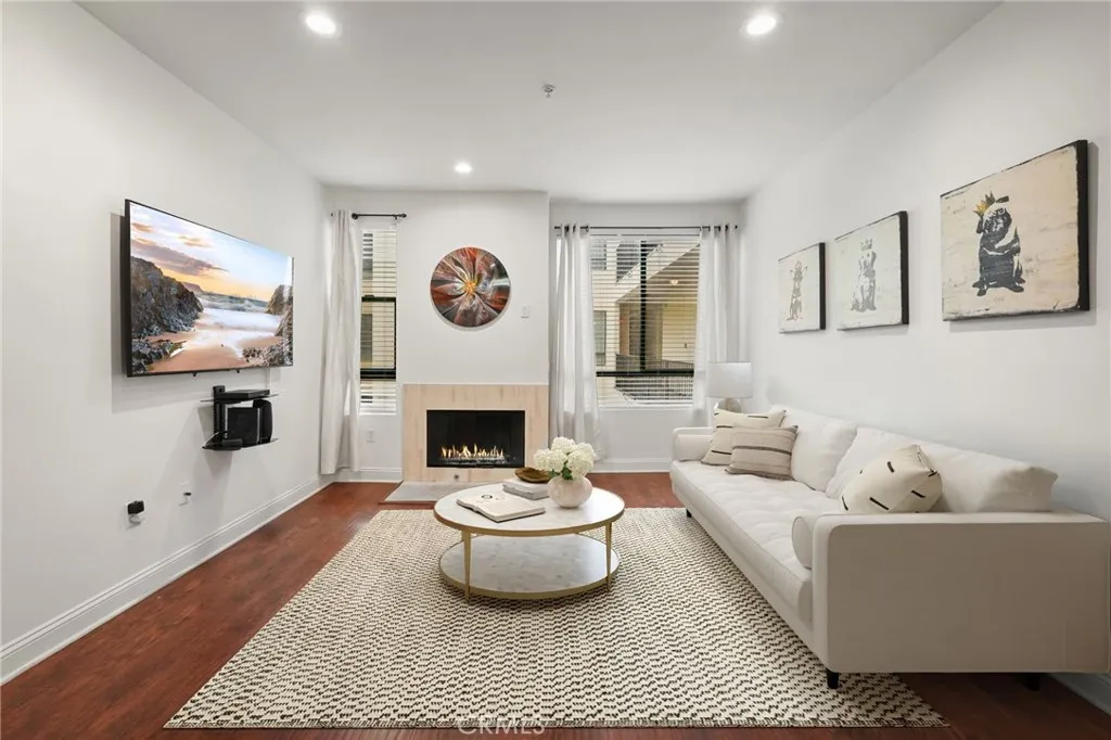 6938 Laurel Canyon 204, North Hollywood, California 91605 home-pic-4